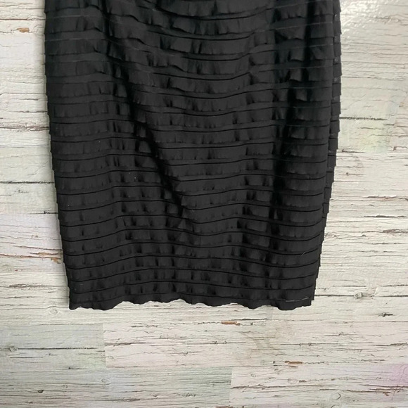 Banana republic size 2 black ruffle  pencil skirt - Picture 7 of 8